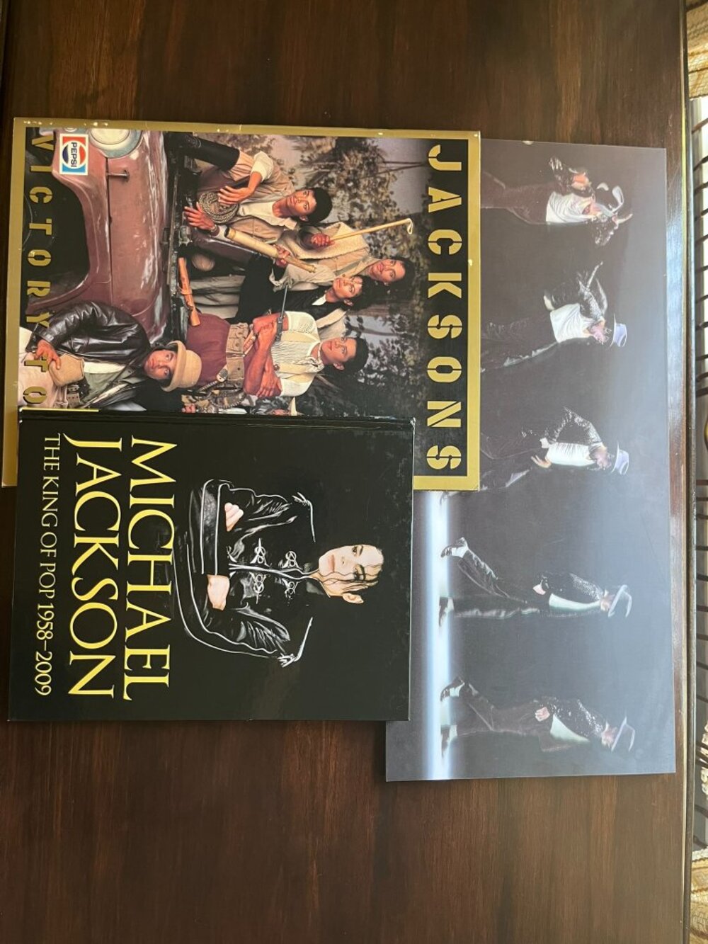 Vintage Michael Jackson 1984 Victory Tour Book, Magazine & Hologram Lot